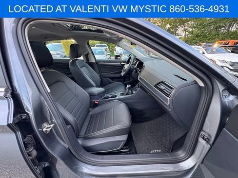 Certified 2024 Volkswagen Jetta SE w/ Panoramic Sunroof Package FWD image 25