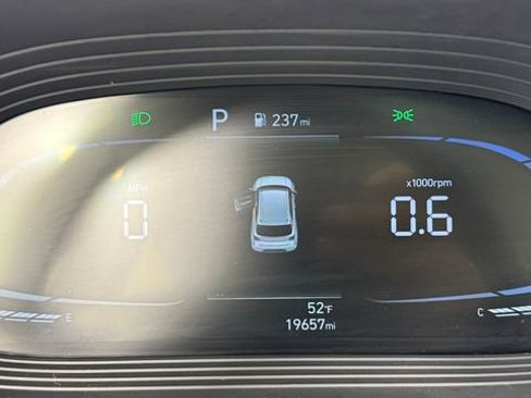 Used 2025 Hyundai Venue SEL FWD image 20