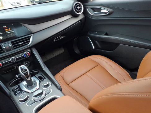 Used 2022 Alfa Romeo Giulia Ti image 18