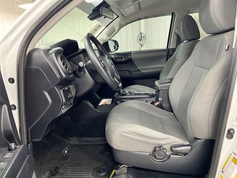 Used 2020 Toyota Tacoma SR5 image 18