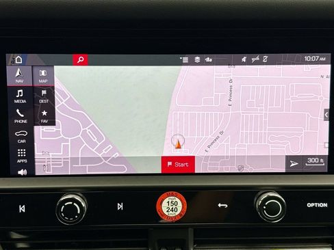 Certified 2025 Porsche Macan AWD/4WD image 16