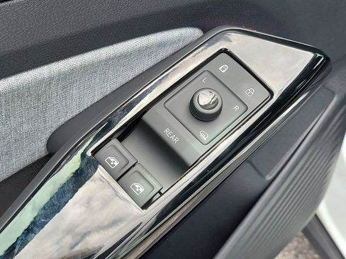 Used 2024 Volkswagen ID.4 Pro RWD image 18