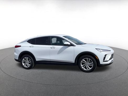 Used 2025 Buick Envista Preferred image 2