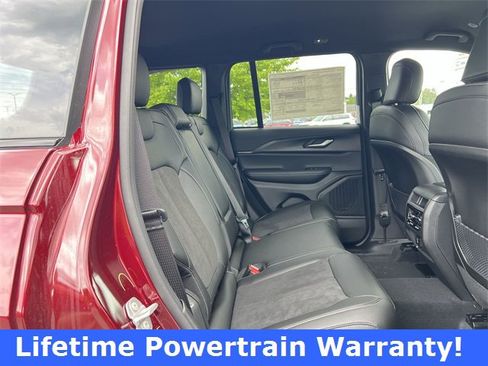 New 2025 Jeep Grand Cherokee Altitude image 18