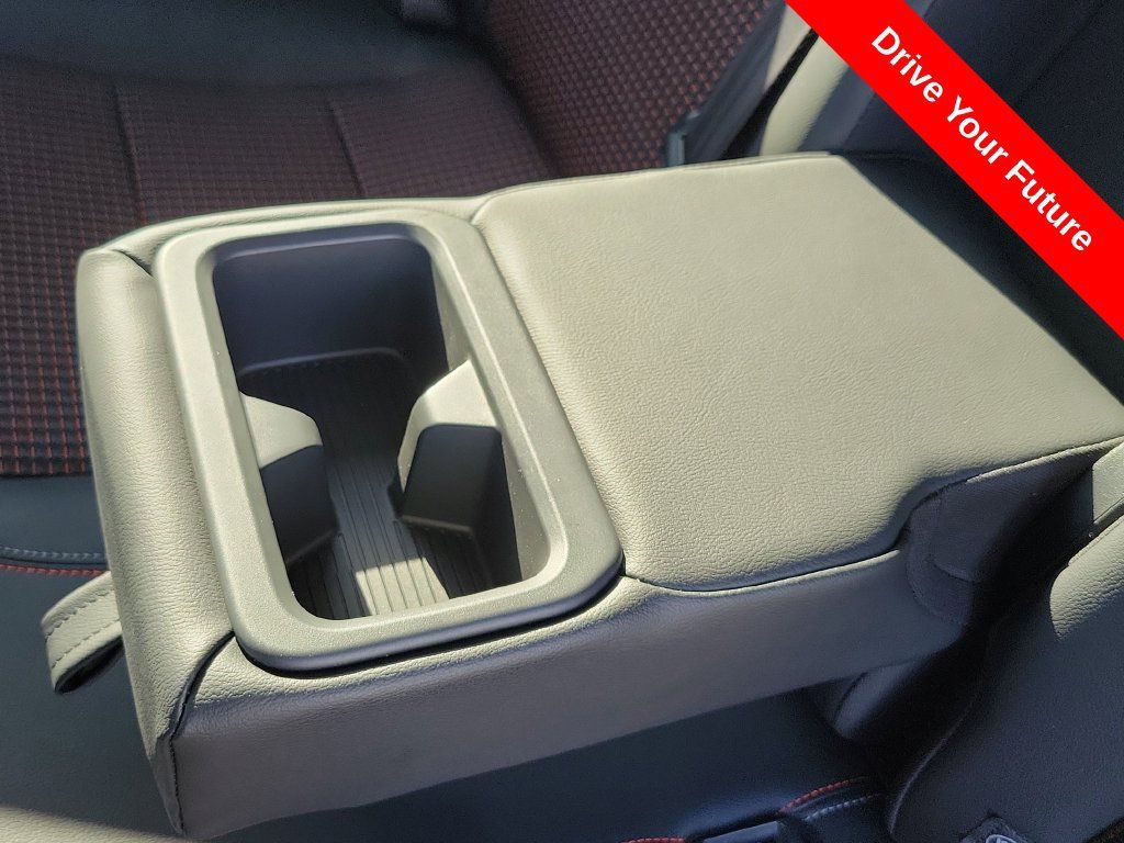 Used 2025 Nissan Kicks SR AWD/4WD image 23