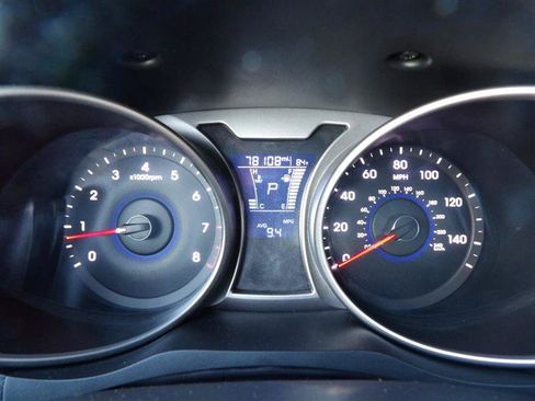 Used 2017 Hyundai Veloster FWD image 19