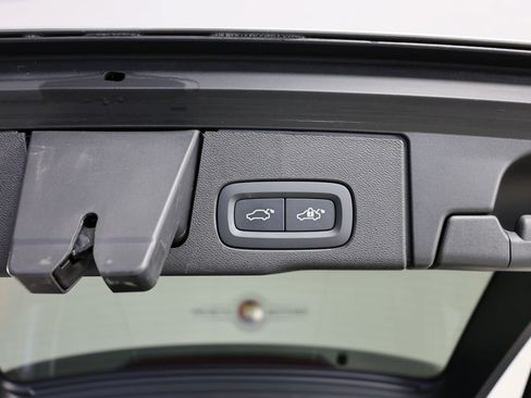 Used 2025 Volvo XC60 B5 Plus AWD/4WD image 34