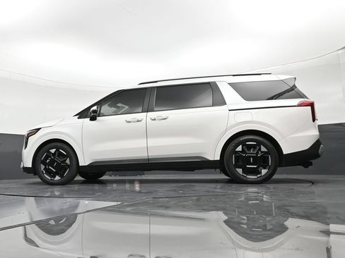Used 2025 Kia Carnival EX FWD image 21