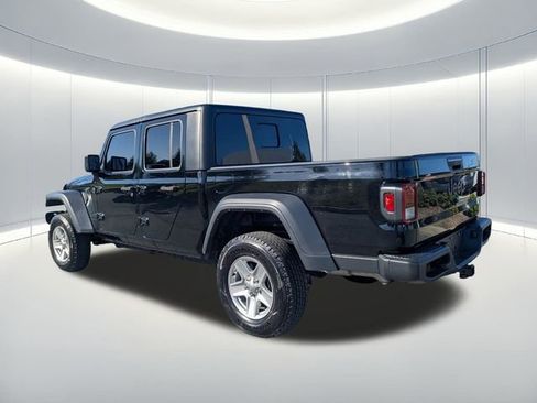 Used 2023 Jeep Gladiator Sport image 3