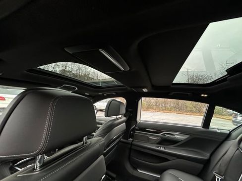 Used 2020 BMW 740i w/ M Sport Package image 39