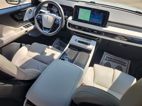 Used 2025 Lincoln Aviator Reserve w/ Luxury Package RWD image 49