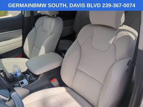 Used 2025 Kia Telluride EX w/ EX Captain's Chair Package AWD/4WD image 15