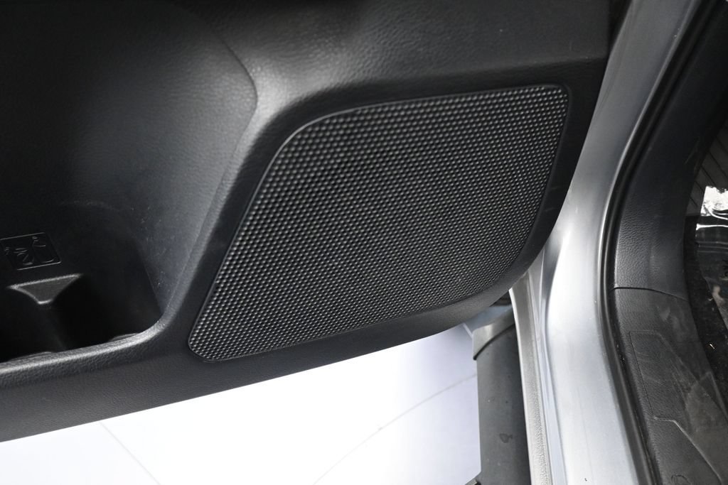 Used 2021 Toyota Tacoma SR5 w/ SR5 Appearance Package (SM) RWD image 15