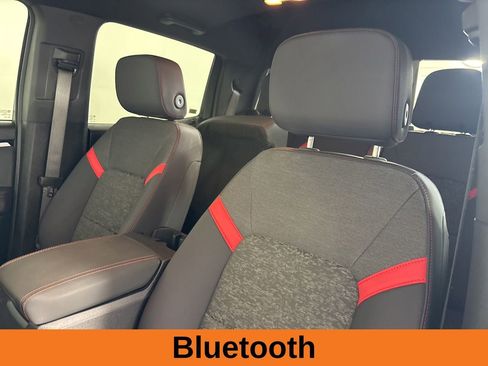 Used 2025 Chevrolet Colorado Z71 w/ Midnight Edition image 9