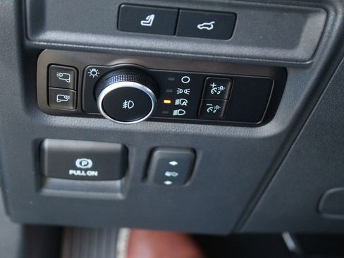 Used 2023 Ford Expedition Platinum image 28