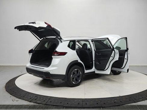 Used 2025 Nissan Rogue SV w/ SV Premium Package FWD image 15