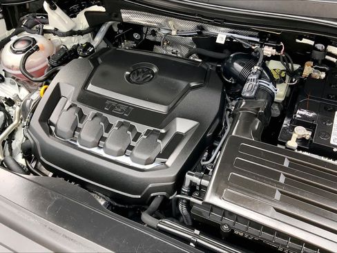 Used 2019 Volkswagen Tiguan SE image 32