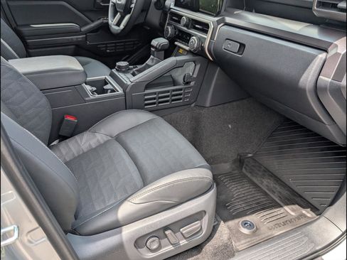 Used 2026 Toyota 4Runner TRD Off-Road Premium AWD/4WD image 19