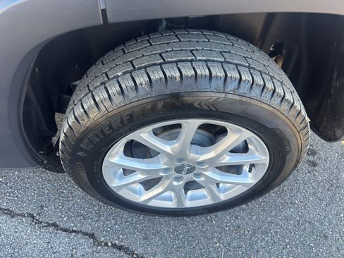 Used 2016 Jeep Cherokee Sport image 24