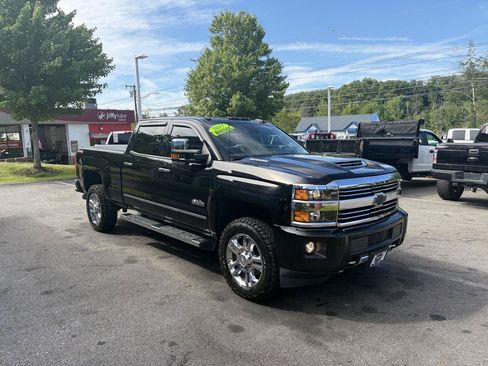 Used 2017 Chevrolet Silverado 2500 High Country w/ Duramax Plus Package AWD/4WD image 4