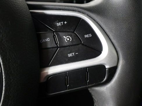 Used 2020 Jeep Renegade Latitude w/ UConnect 8.4 Nav Group image 37