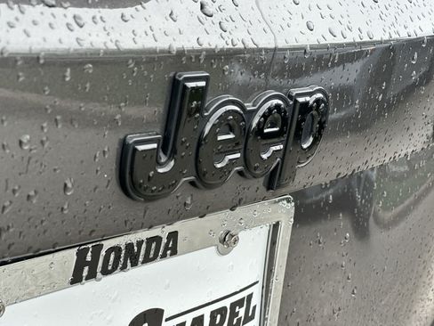 Used 2018 Jeep Renegade Altitude AWD/4WD image 10