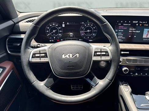 Used 2023 Kia Telluride SX Prestige AWD/4WD image 17