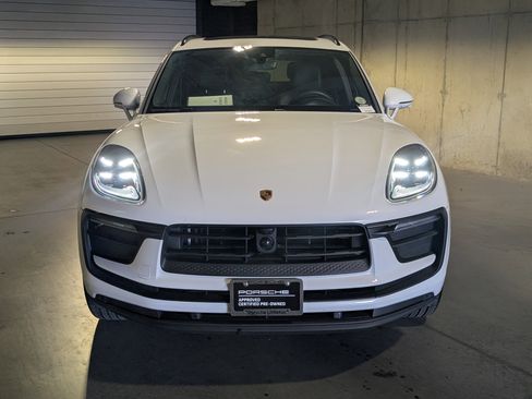 Used 2023 Porsche Macan image 14