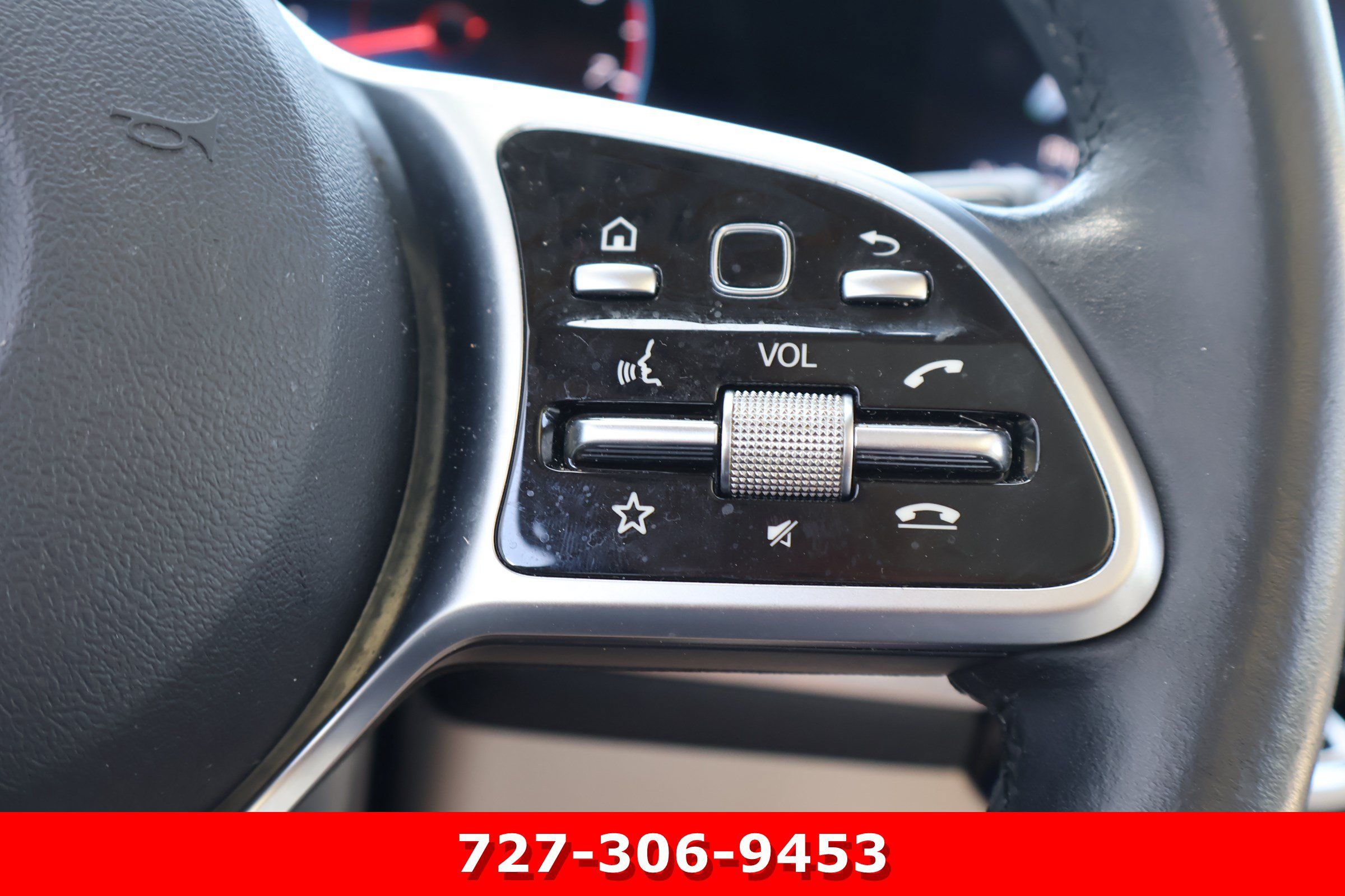 Used 2023 Mercedes-Benz GLB 250 4MATIC w/ Premium Package image 23