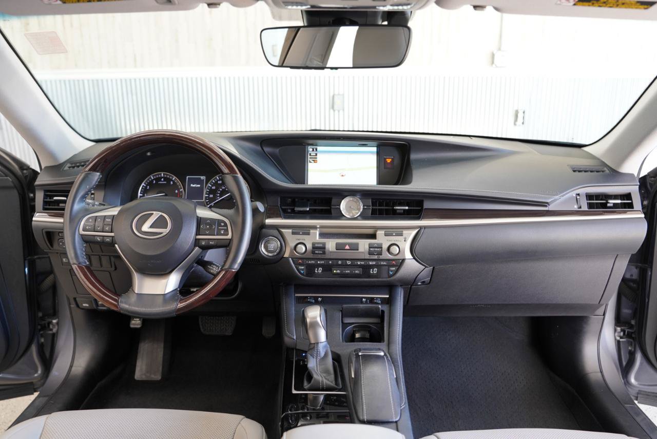 Used 2018 Lexus ES 350 w/ Navigation System Package FWD image 16