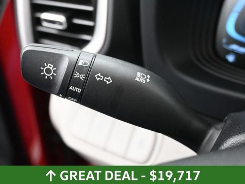 Used 2025 Hyundai Venue SEL FWD image 29
