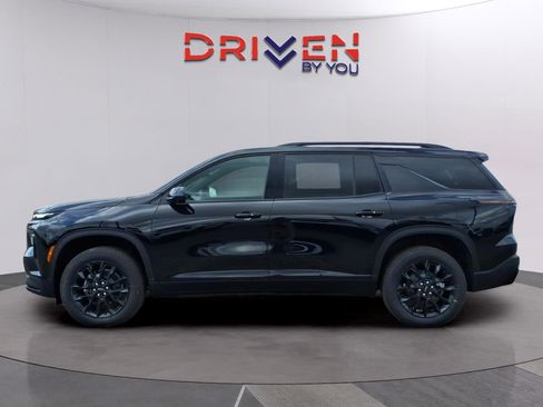 New 2026 Chevrolet Traverse LT image 2