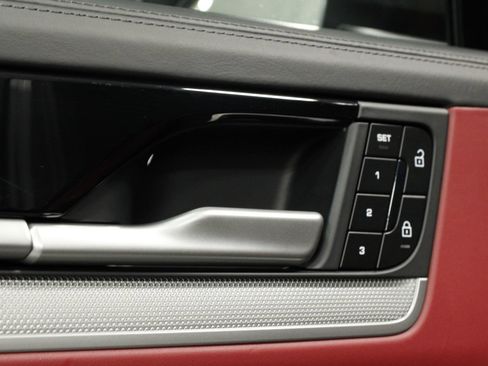 Certified 2025 Porsche Cayenne AWD/4WD image 18