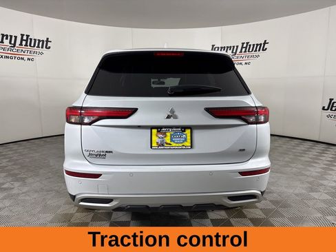 Used 2024 Mitsubishi Outlander SE Black Edition image 6