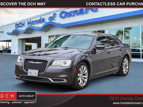 Used 2017 Chrysler 300 Limited RWD image 1
