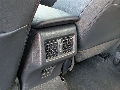 Used 2025 Toyota Camry SE image 17