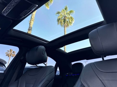 Used 2018 Mercedes-Benz S 560 Sedan image 2
