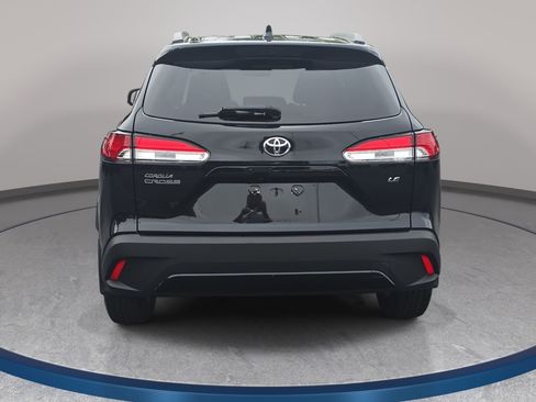 Used 2024 Toyota Corolla Cross LE w/ Moonroof Package FWD image 6