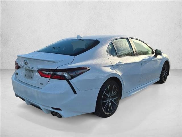 Used 2018 Toyota Camry LE FWD image 5
