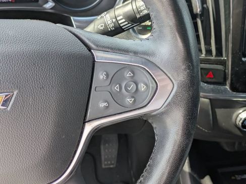 Used 2022 Chevrolet Traverse LT FWD image 19