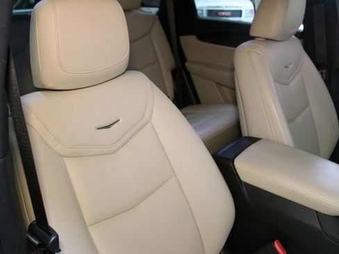 Used 2019 Cadillac XT5 FWD image 11