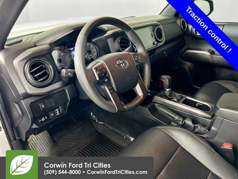 Used 2022 Toyota Tacoma TRD Off-Road w/ TRD Premium Off Road Package image 3