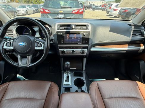 Used 2017 Subaru Outback 3.6R Touring AWD/4WD image 3