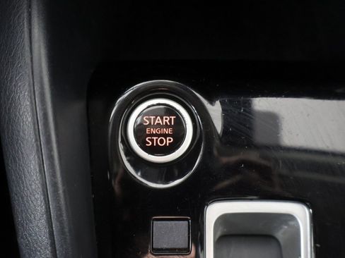 Used 2021 Nissan Versa SV image 31