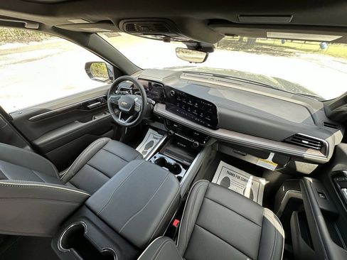 New 2026 Chevrolet Suburban Premier image 9