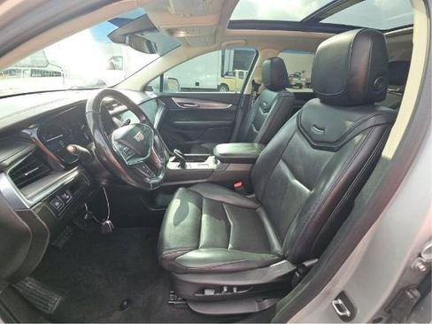 Used 2019 Cadillac XT5 Premium Luxury FWD image 4