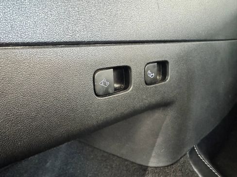 Used 2024 Tesla Model Y Long Range AWD/4WD image 25