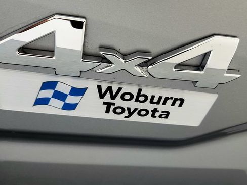 Used 2020 Toyota Tacoma SR5 AWD/4WD image 16