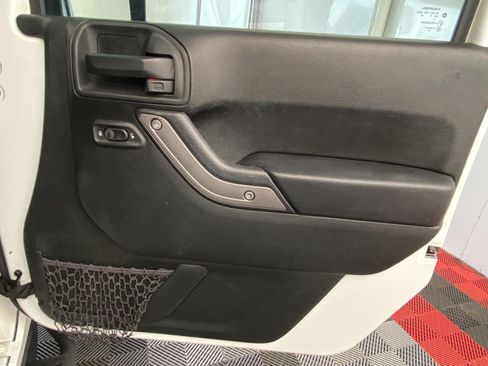 Used 2018 Jeep Wrangler Unlimited Sport S AWD/4WD image 7