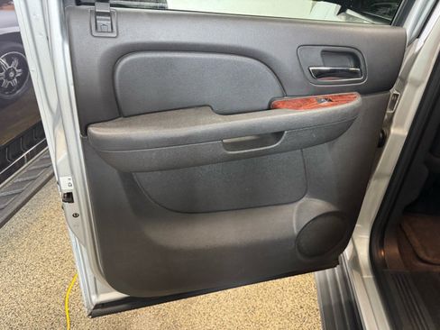 Used 2011 Chevrolet Avalanche LS w/ Convenience Package AWD/4WD image 10